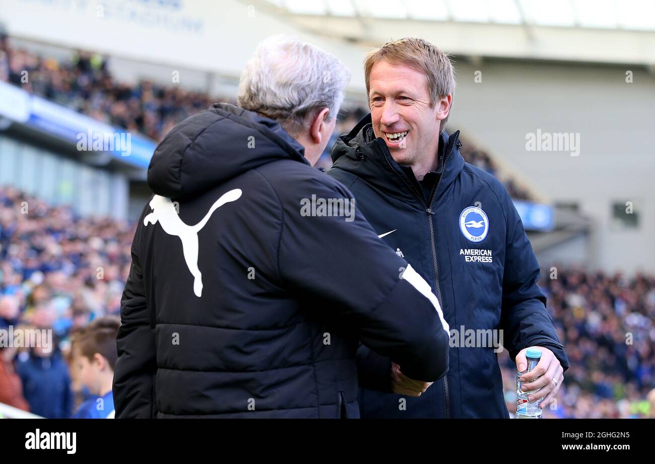 BrightonÕs entraîneur-chef Graham Potter fait des mains avec Roy Hodgson, le gérant de Crystal PalaceÕs, pendant le match de la Premier League au stade communautaire American Express, Brighton et Hove. Date de la photo : 29 février 2020. Le crédit photo doit se lire comme suit : Paul Terry/Sportimage via PA Images Banque D'Images