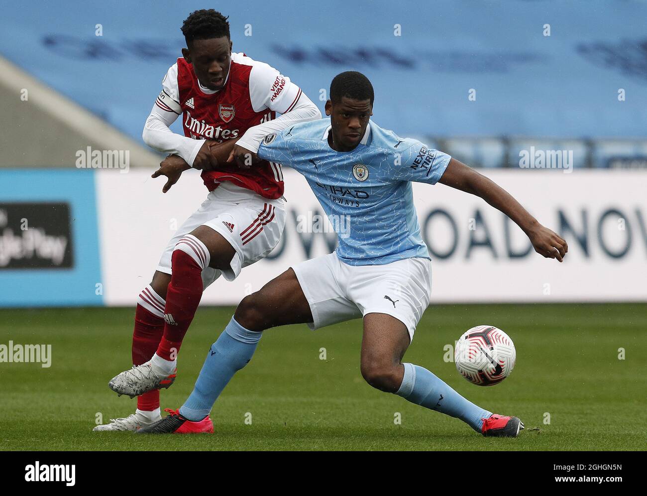 FLO Balogun de l'Arsenal des défis Luke Mbete-Tabu de Manchester City pendant le match de la Premier League 2 à l'Academy Stadium de Manchester. Date de la photo : 24 octobre 2020. Le crédit photo doit être lu : Darren Staples/Sportimage via PA Images Banque D'Images