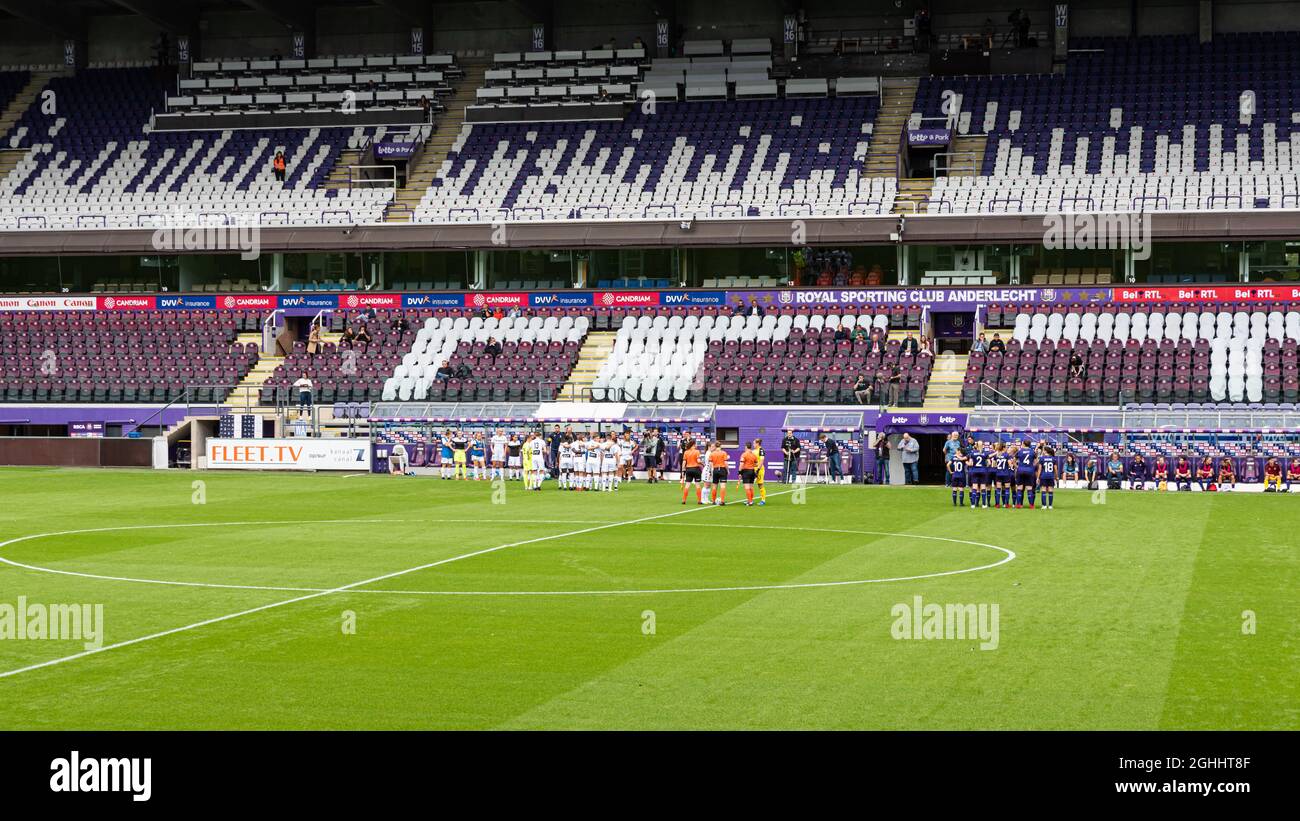 Les femmes Royal Sporting Club Anderlecht RSCA contre la Charleroi Femina, avant le début du match Banque D'Images