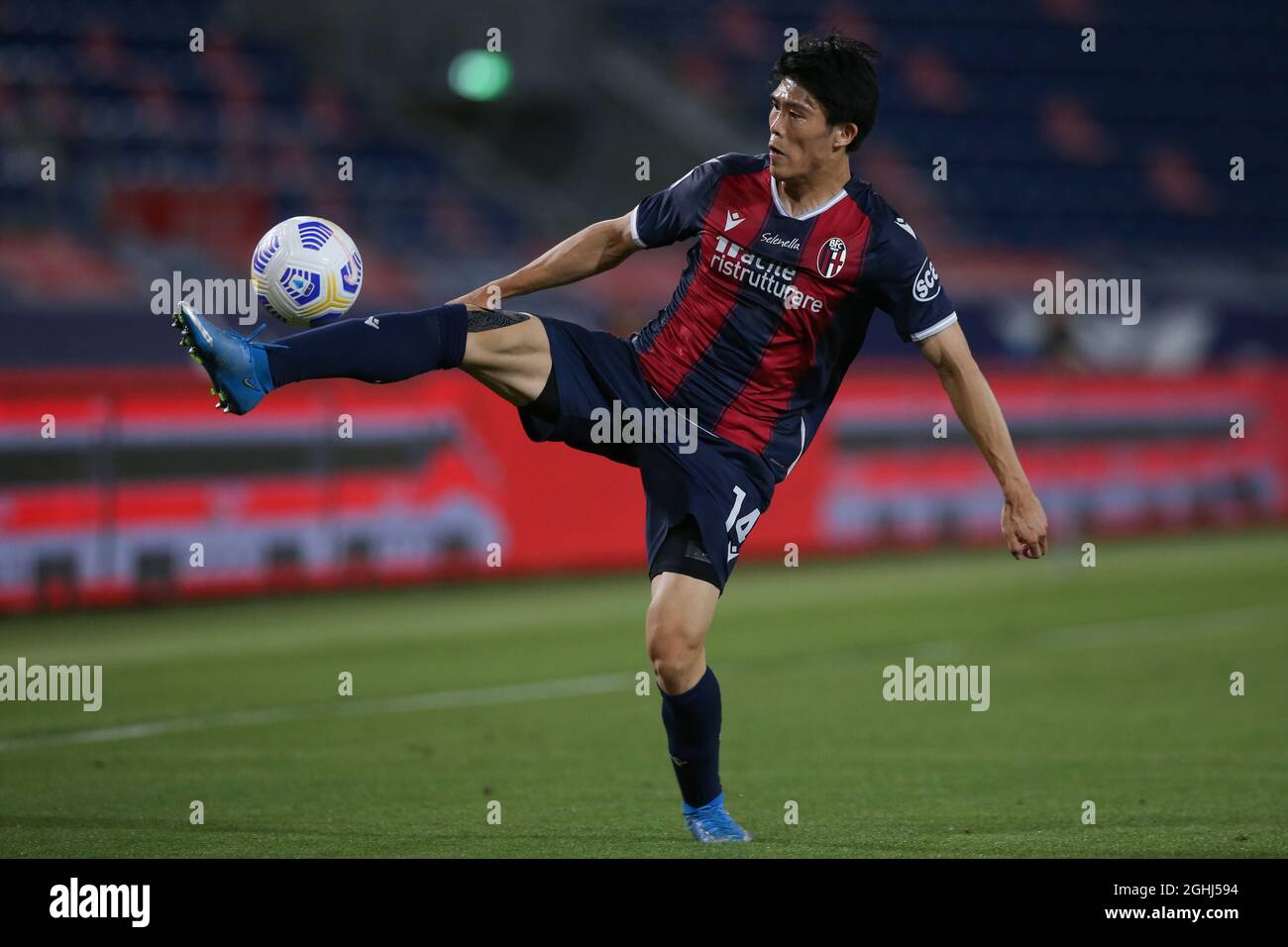 Bologne, Italie, le 23 mai 2021. Takehiro Tomiyasu du FC de Bologne pendant la série Un match à Renato Dall'Ara, Bologne. Le crédit photo doit être lu : Jonathan Moscrop / Sportimage via PA Images Banque D'Images