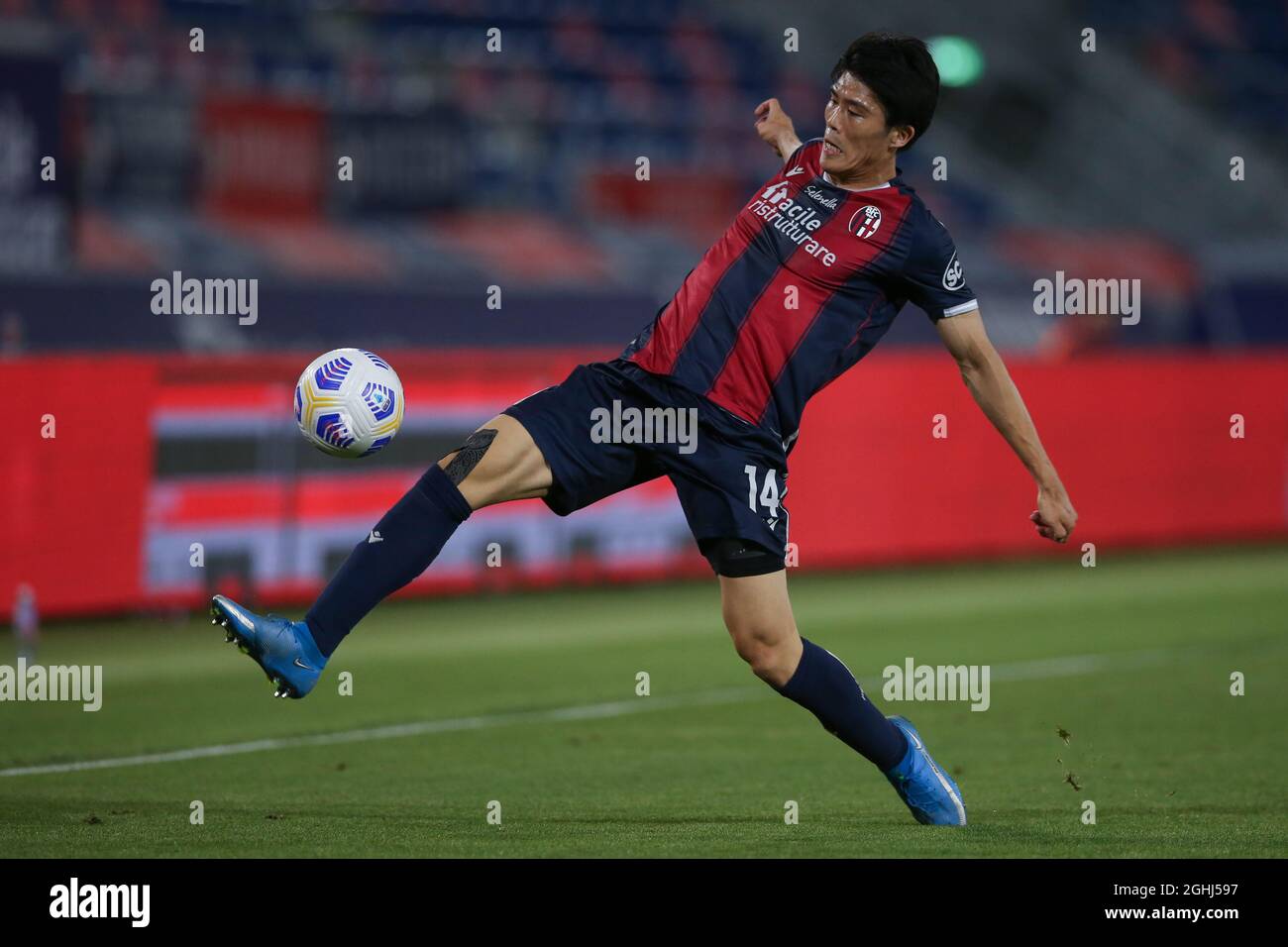 Bologne, Italie, le 23 mai 2021. Takehiro Tomiyasu du FC de Bologne pendant la série Un match à Renato Dall'Ara, Bologne. Le crédit photo doit être lu : Jonathan Moscrop / Sportimage via PA Images Banque D'Images