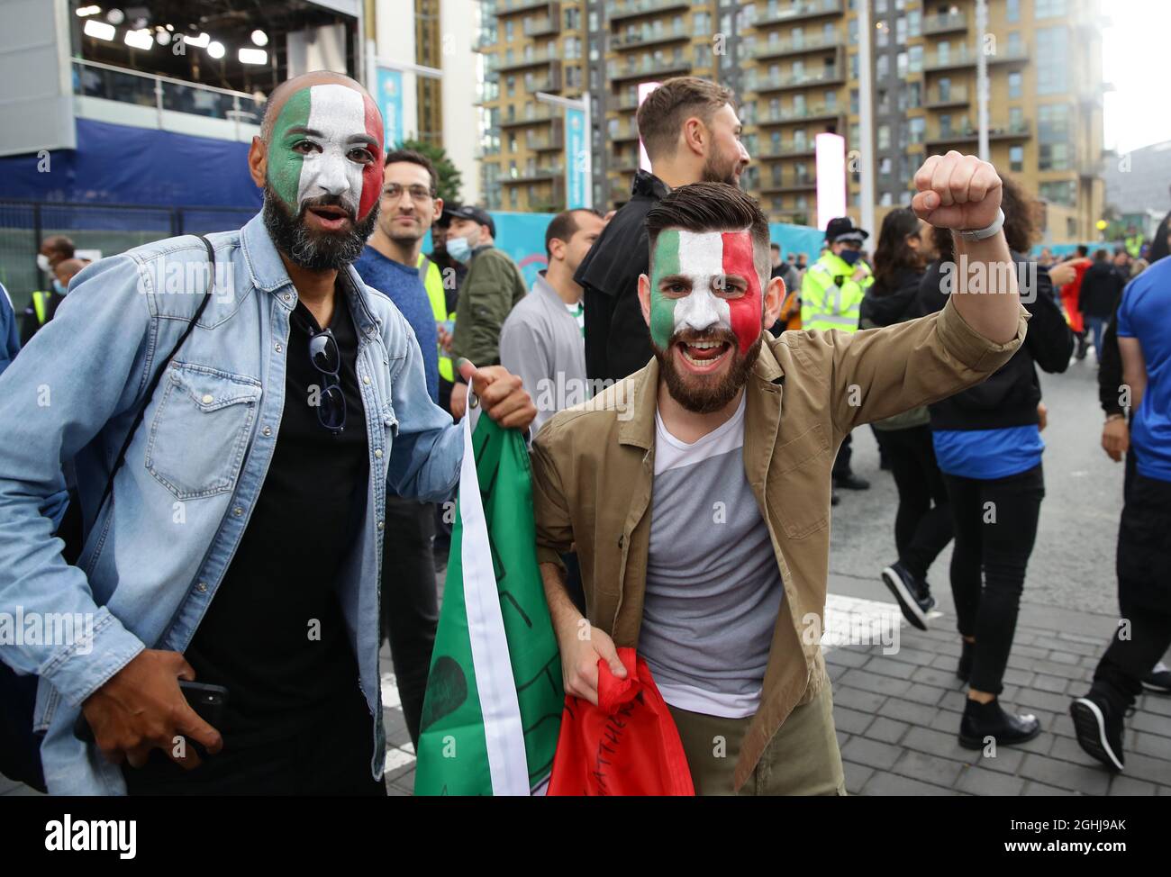 Londres, Angleterre, 6 juillet 2021. Les fans italiens apprécient le début du match avant le match de l'UEFA Euro 2020 au stade Wembley, à Londres. Le crédit photo devrait se lire: David Klein / Sportimage via PA Images Banque D'Images