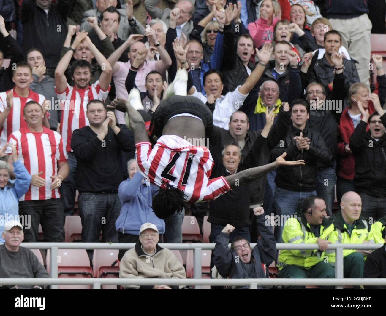 Kenwyne Jones de Sunderland célèbre son deuxième but lors du match de la Barclays Premier League entre Sunderland et Wolverhampton à Wanderers à Londres. Banque D'Images