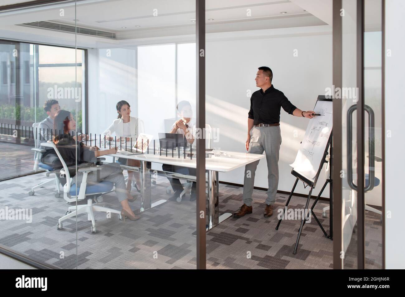 Businessman in office Banque D'Images