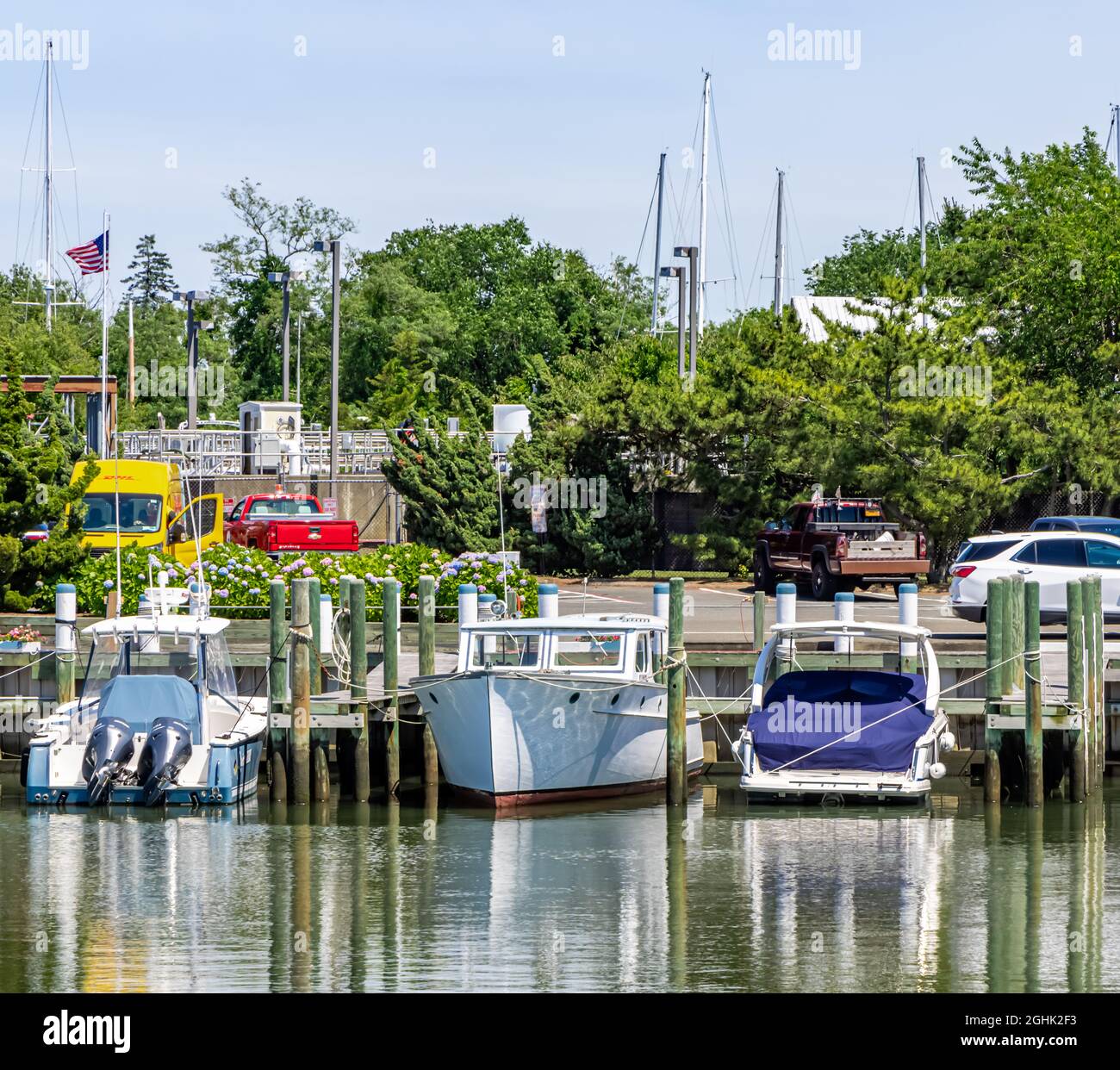 Trois bateaux à moteur à Sag Harbor, NY Banque D'Images