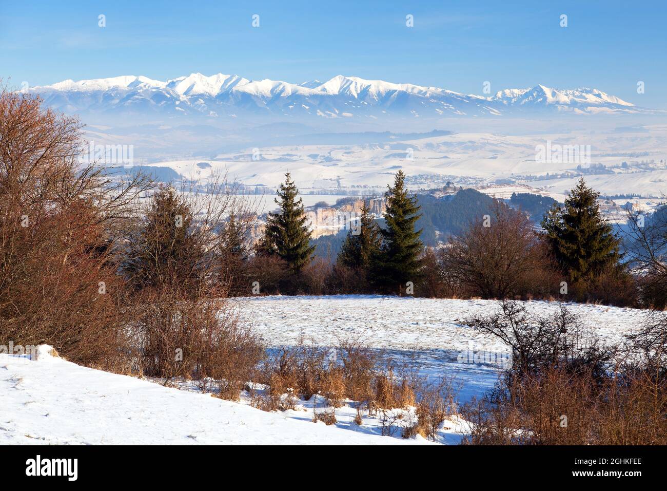 Vue panoramique sur les montagnes des Hautes Tartas depuis les montagnes de Fatra, Slovaquie Banque D'Images