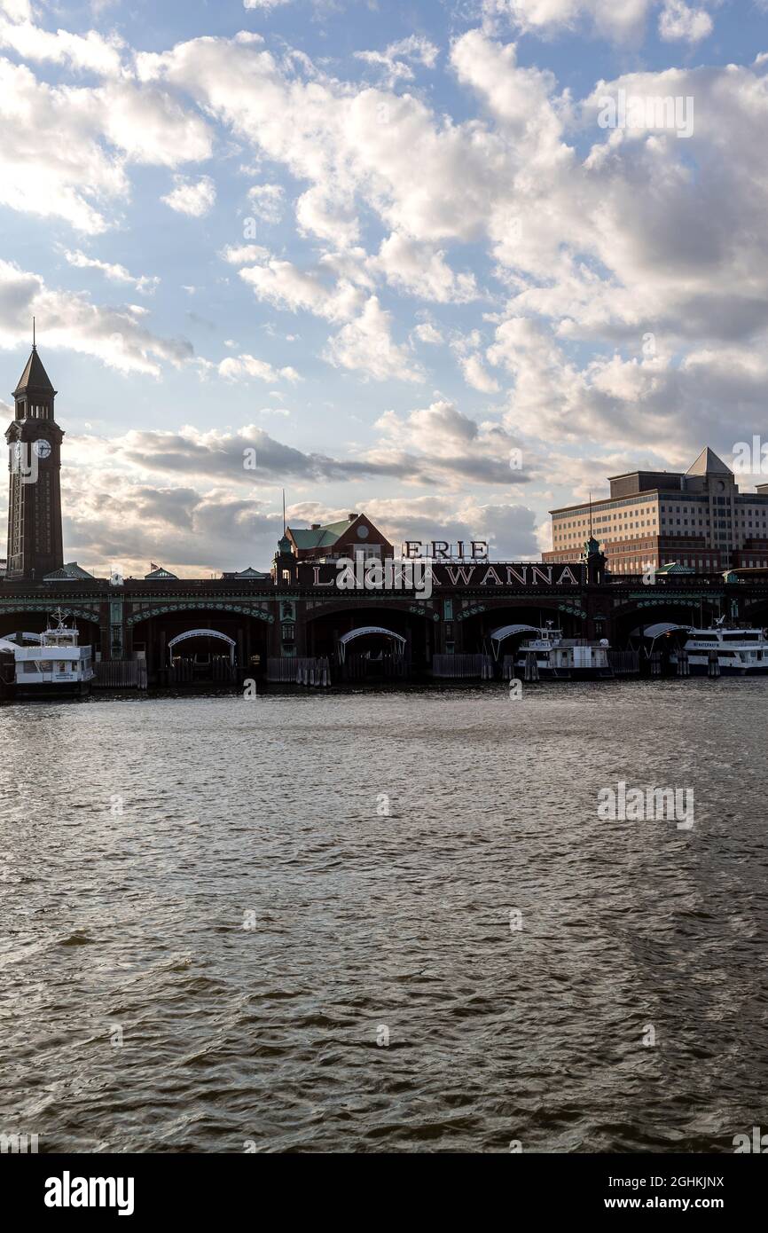 Hoboken, NJ, États-Unis. 6 septembre 2021. Vue sur le New Jersey Skyline depuis l'Hudson River. Crédit : Steve Mack/Alamy Banque D'Images