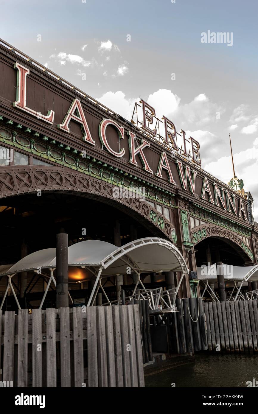 Hoboken, NJ, États-Unis. 6 septembre 2021. Vue sur le terminal Erie Lackawanna depuis la rivière Hudson. Crédit : Steve Mack/Alamy Banque D'Images
