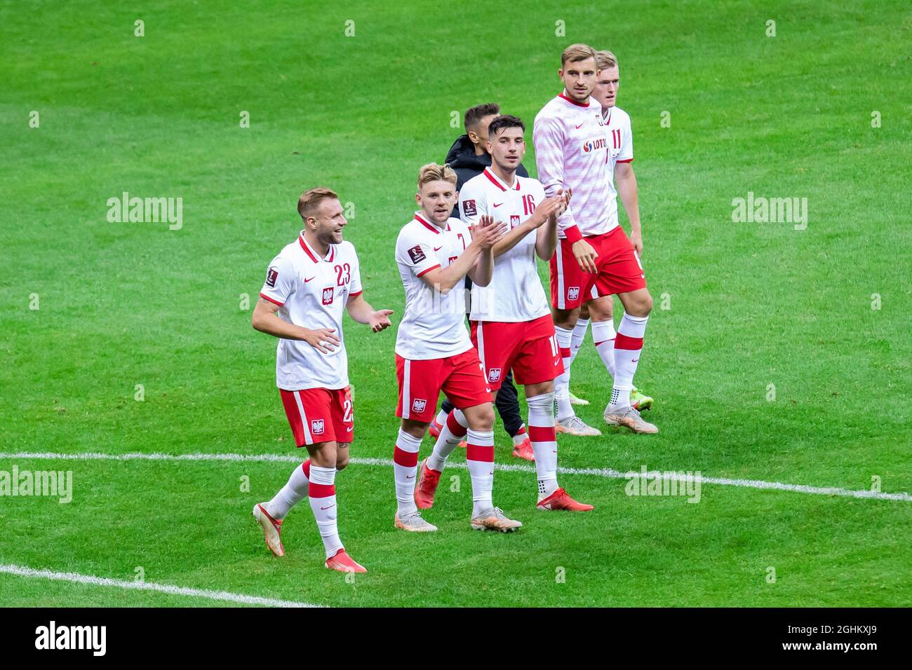 De gauche à droite, Tymoteusz Puchacz, Kamil Jozwiak et Jakub Moder sont vus après le match de qualification de la coupe du monde de la FIFA 2022 au Qatar entre la Pologne et l'Albanie au stade PGE Narodowy. (Note finale; Pologne 4:1 Albanie) Banque D'Images