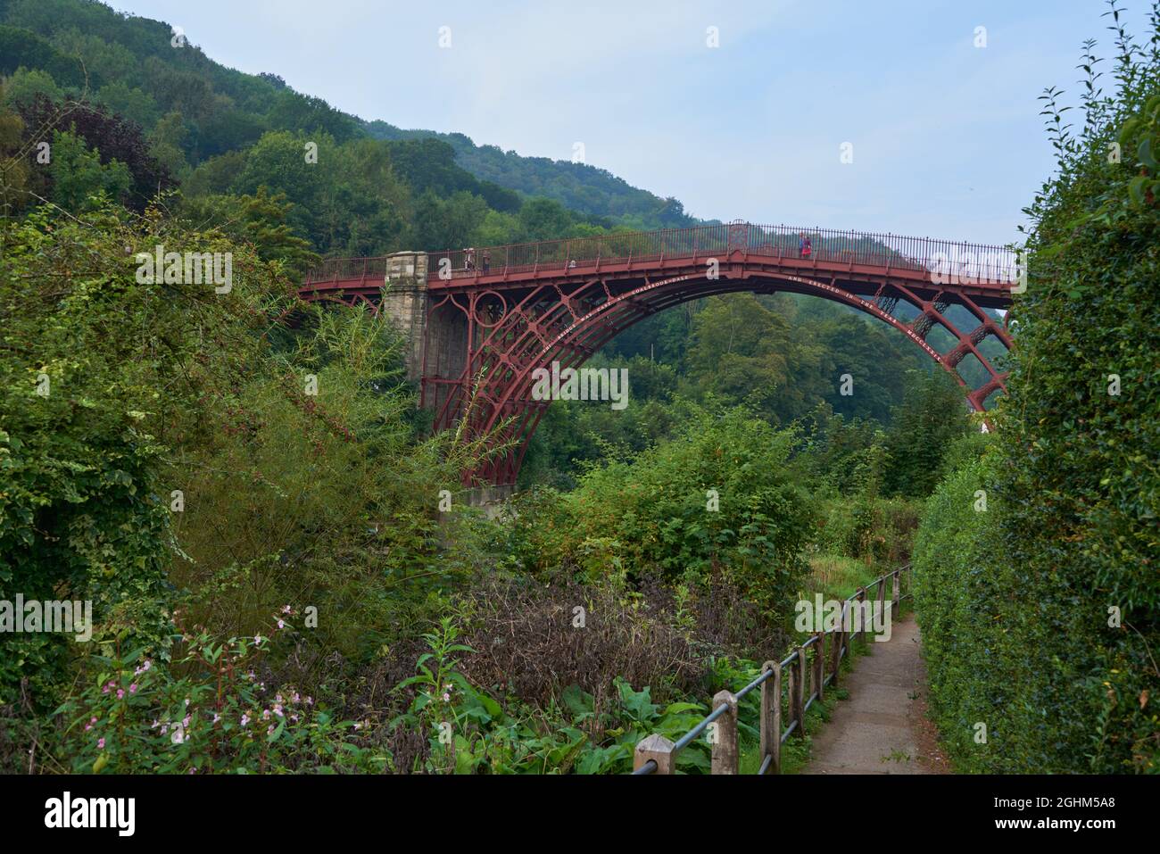 Ironbridge Shropshire West Midlands Royaume-Uni Worlds First Ironbridge Spanning River Severn a ouvert ses portes en 1781. Lieu de naissance de la révolution industrielle. Banque D'Images