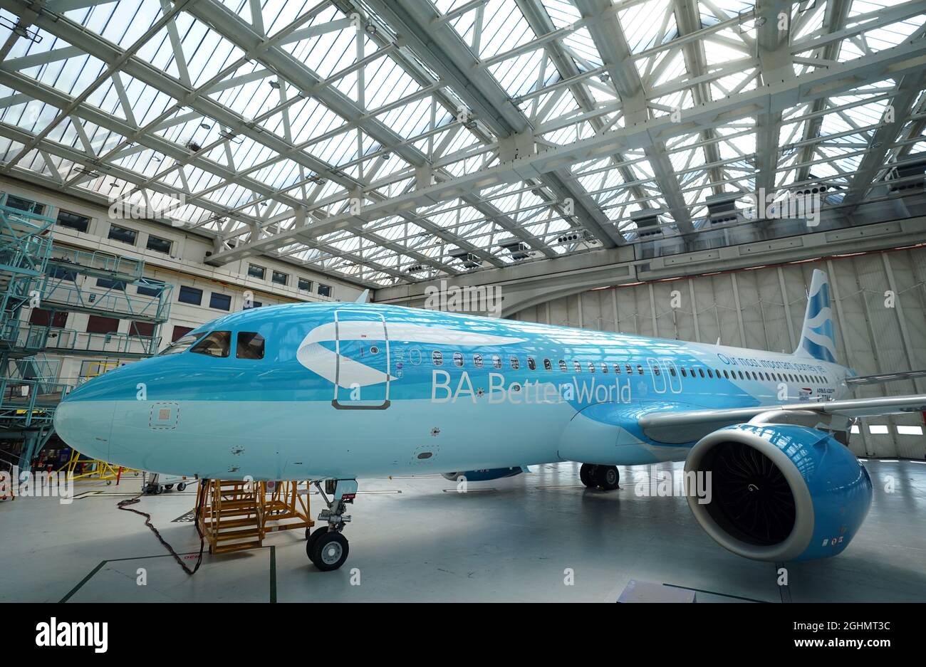 Vue d'un Airbus A320neo à l'aéroport d'Heathrow avec la remise de BA Better World après une annonce sur le programme de développement durable de British Airways. Date de la photo: Mardi 7 septembre 2021. Banque D'Images