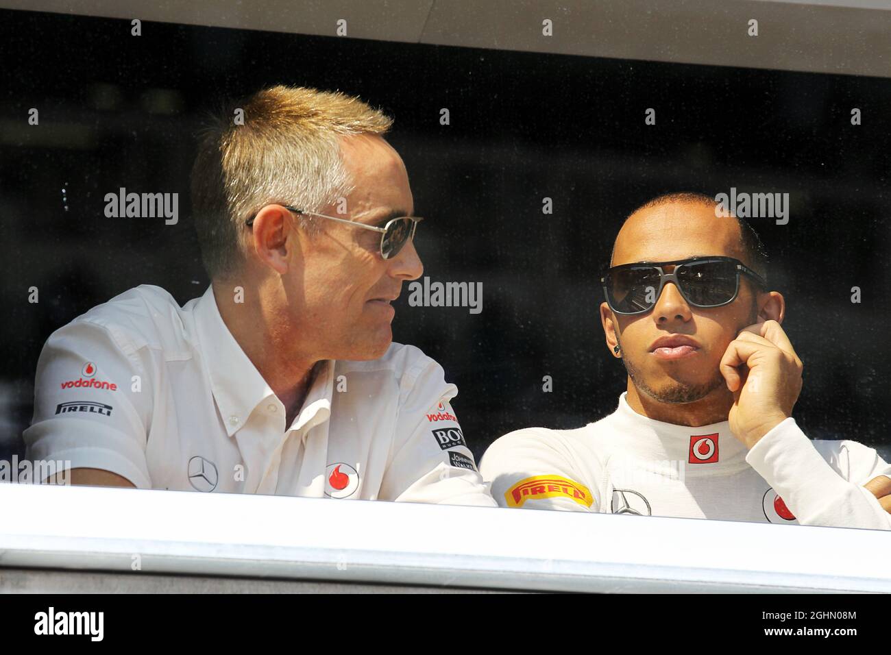 (De gauche à droite) : Martin Whitmarsh (GBR) McLaren Chief Executive Officer avec Lewis Hamilton (GBR) McLaren. 24.05.2012. Championnat du monde de Formule 1, Rd 6, Grand Prix de Monaco, Monte Carlo, Monaco, Journée d'entraînement Banque D'Images