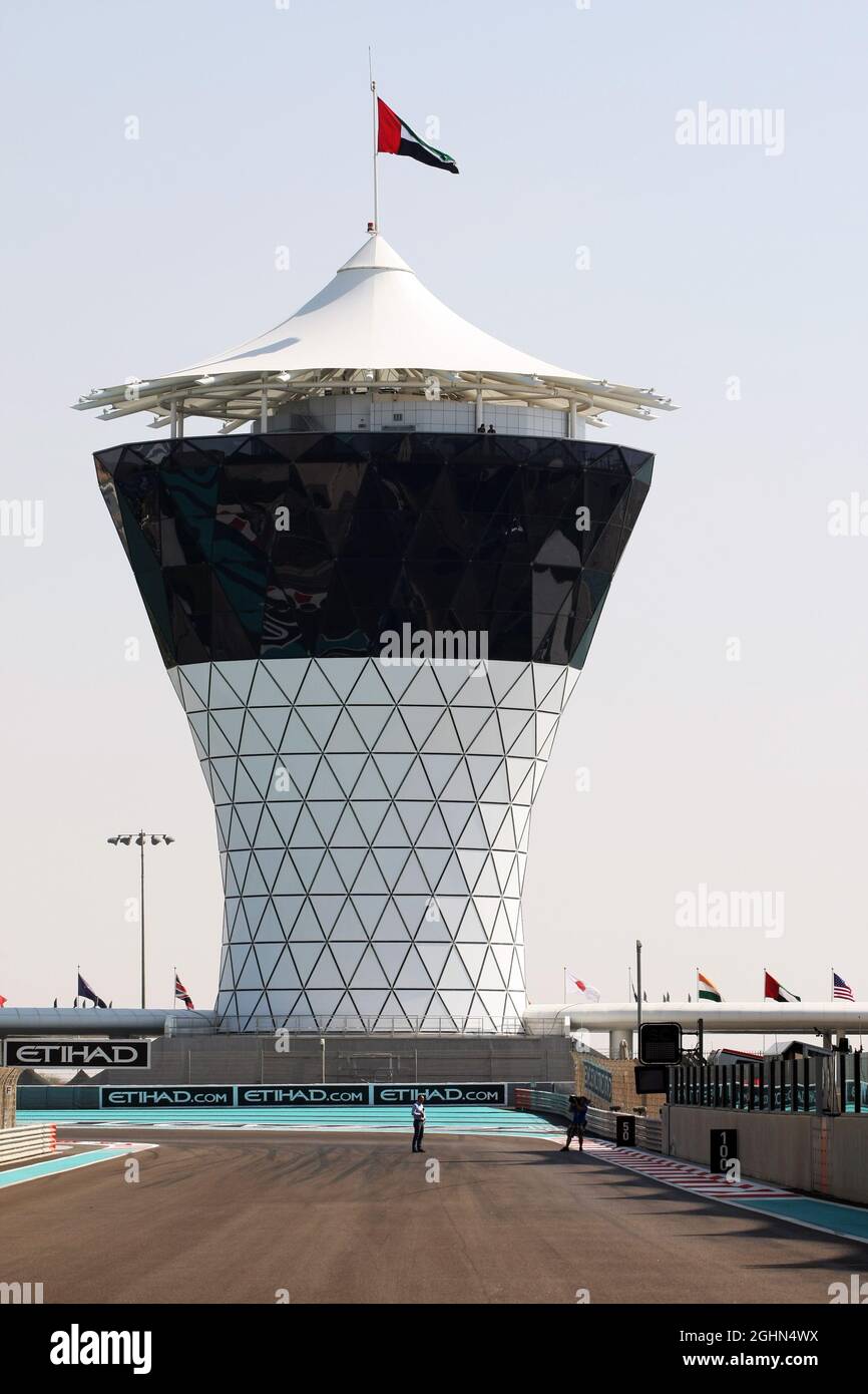 La Shams Tower. 01.11.2012. Formula 1 World Championship, Rd 18, Grand Prix d'Abu Dhabi, circuit Yas Marina, Abu Dhabi, jour de préparation. Banque D'Images