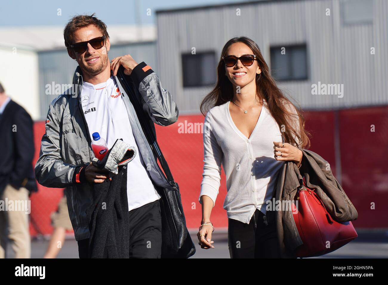 (De gauche à droite) : Jenson Button (GBR) McLaren avec sa petite amie Jessica Michibata (JPN). 18.11.2012. Formula 1 World Championship, Rd 19, États-Unis Grand Prix, Austin, Texas, États-Unis, Race Day. Banque D'Images