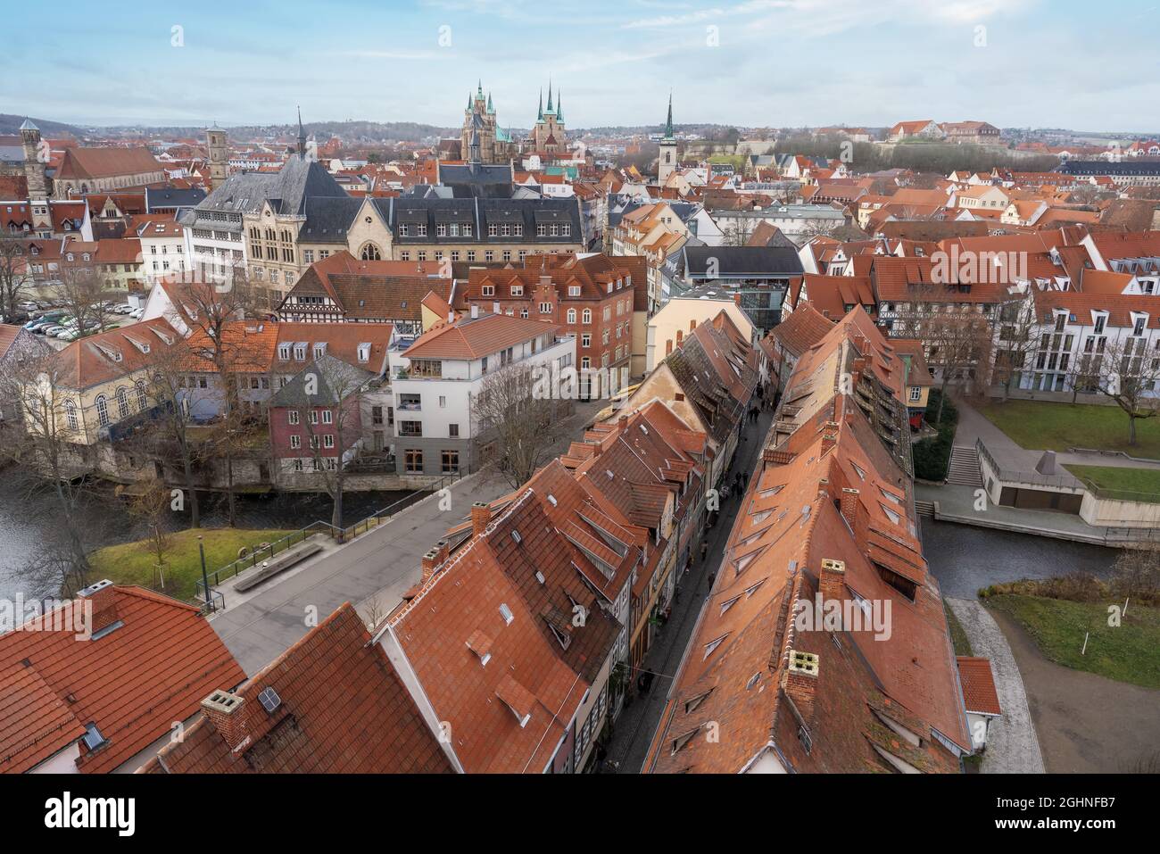 Vue aérienne de la ville d'Erfurt avec le pont du marchand (Krämerbrücke) - Erfurt, Thuringe, Allemagne Banque D'Images