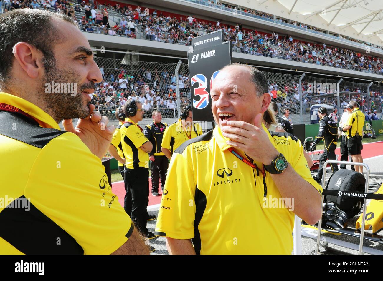 (De gauche à droite): Cyril Abiteboul (FRA) Renault Sport F1 Directeur général avec Frédéric Vasseur (FRA) Renault Sport F1 Team Directeur de course sur la grille. 23.10.2016. Formula 1 World Championship, Rd 18, États-Unis Grand Prix, Austin, Texas, États-Unis, Race Day. Le crédit photo doit être lu : images XPB/Press Association. Banque D'Images