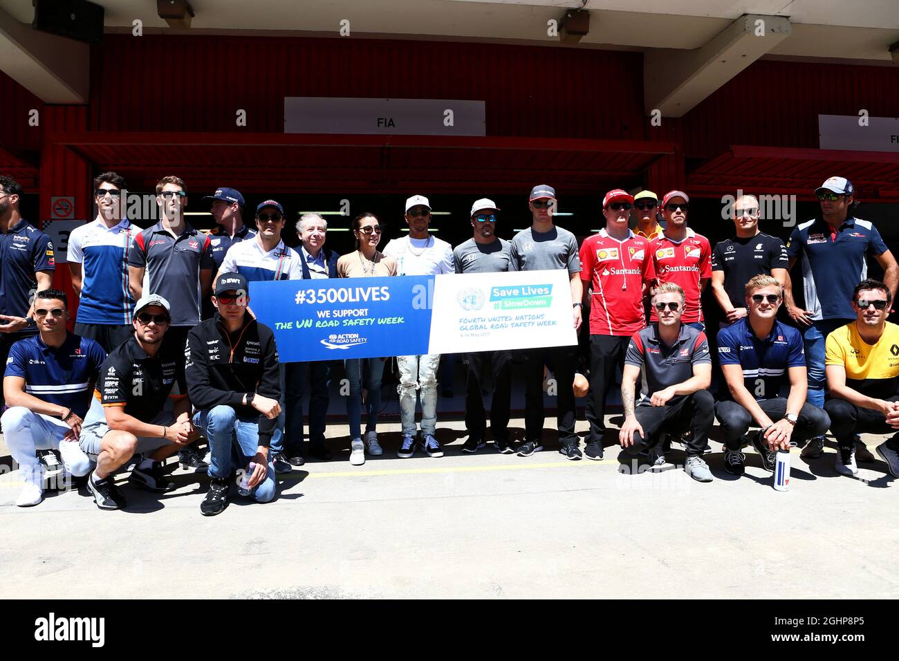 Les conducteurs soutiennent la semaine de la sécurité routière des Nations Unies avec Jean Todt (FRA), président de la FIA, et Michelle Yeoh (MAL). 14.05.2017. Championnat du monde de Formule 1, Rd 5, Grand Prix d'Espagne, Barcelone, Espagne, Jour de la course. Le crédit photo doit être lu : images XPB/Press Association. Banque D'Images