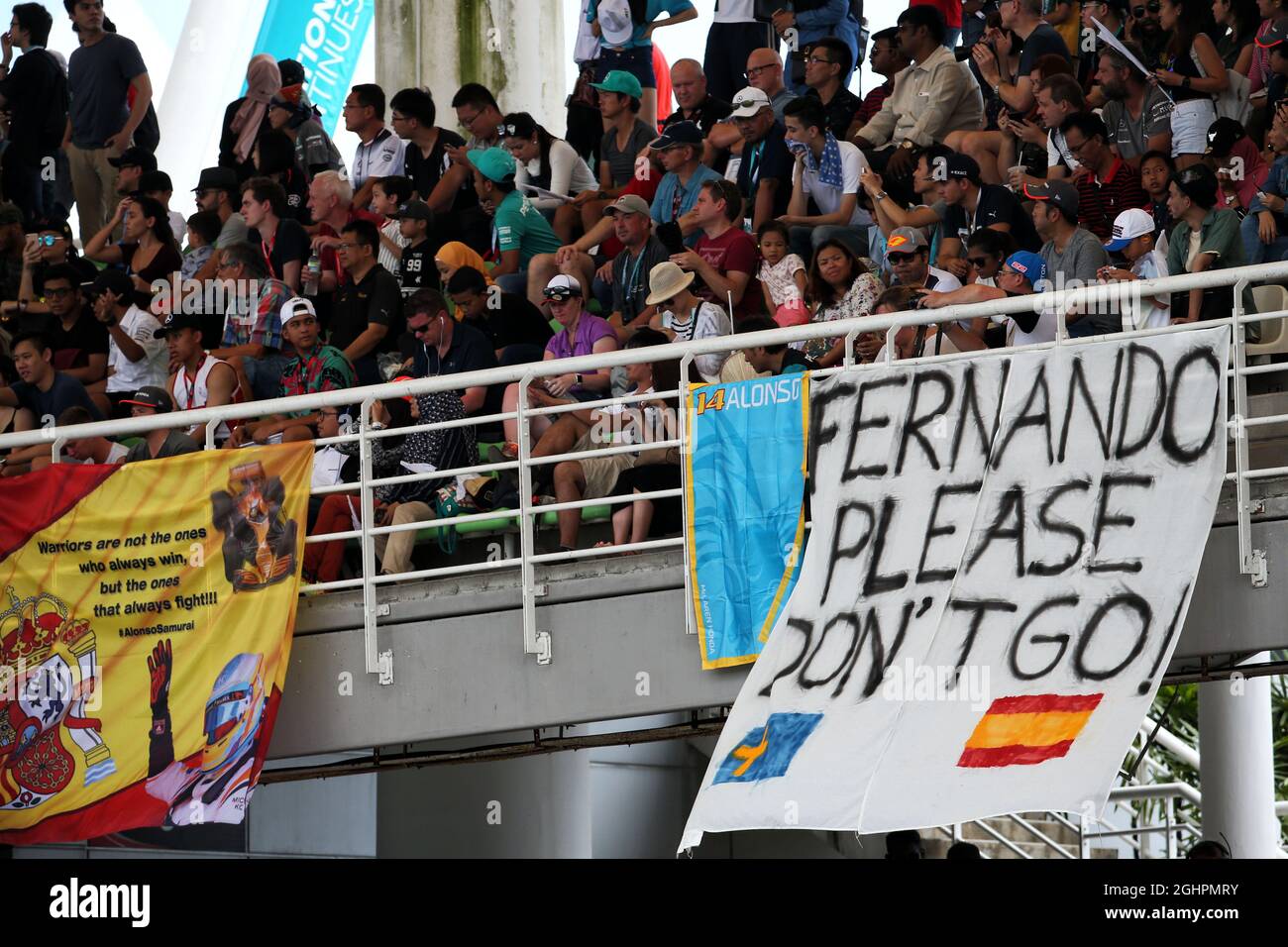 Fans dans la tribune et drapeaux pour Fernando Alonso (ESP) McLaren. 30.09.2017. Championnat du monde de Formule 1, Rd 15, Grand Prix de Malaisie, Sepang, Malaisie, Samedi. Le crédit photo doit être lu : images XPB/Press Association. Banque D'Images