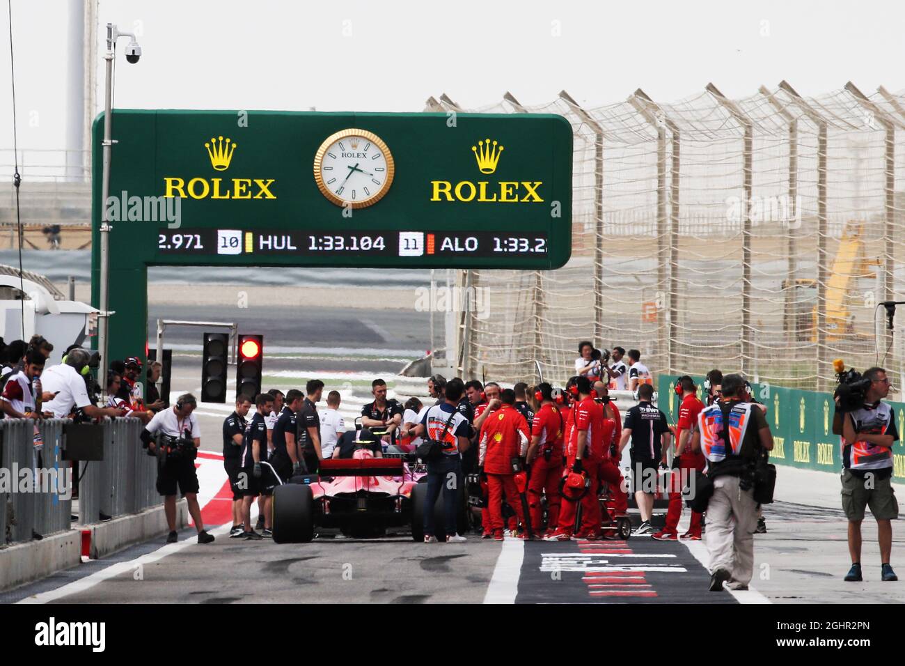 Kimi Raikkonen (fin) Ferrari SF71H au bout de la voie de la fosse. 06.04.2018. Championnat du monde de Formule 1, Rd 2, Grand Prix de Bahreïn, Sakhir, Bahreïn, Le crédit photo de la journée d'entraînement devrait se lire comme suit : Images de l'association XPB/presse. Banque D'Images