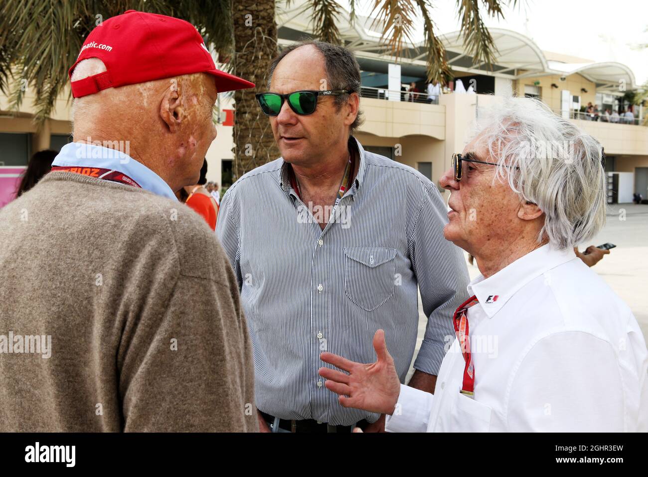 (De gauche à droite): Niki Lauda (AUT) Mercedes Président non exécutif avec Gerhard Berger (AUT) et Bernie Ecclestone (GBR). 08.04.2018. Championnat du monde de Formule 1, Rd 2, Grand Prix de Bahreïn, Sakhir, Bahreïn, Jour de la course. Le crédit photo doit être lu : images XPB/Press Association. Banque D'Images