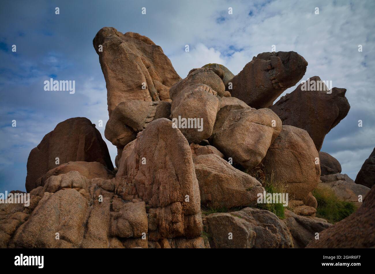 Formations rocheuses, côte rocheuse le long du Sentier des douaniers, Custom Offices route GR 34, Ploumanac'h, Côte de granit Rose, Côtes d'Armor Banque D'Images