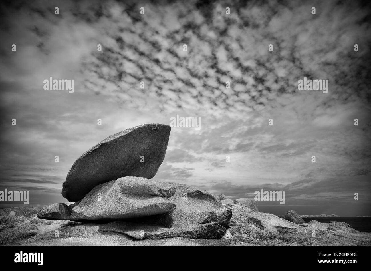 Formation rocheuse de Huître, huître, Ile Renote, côte rocheuse le long du Sentier des douiers, Tregastel, Côte de granit Rose, Côtes d'Armor, Bretagne Banque D'Images