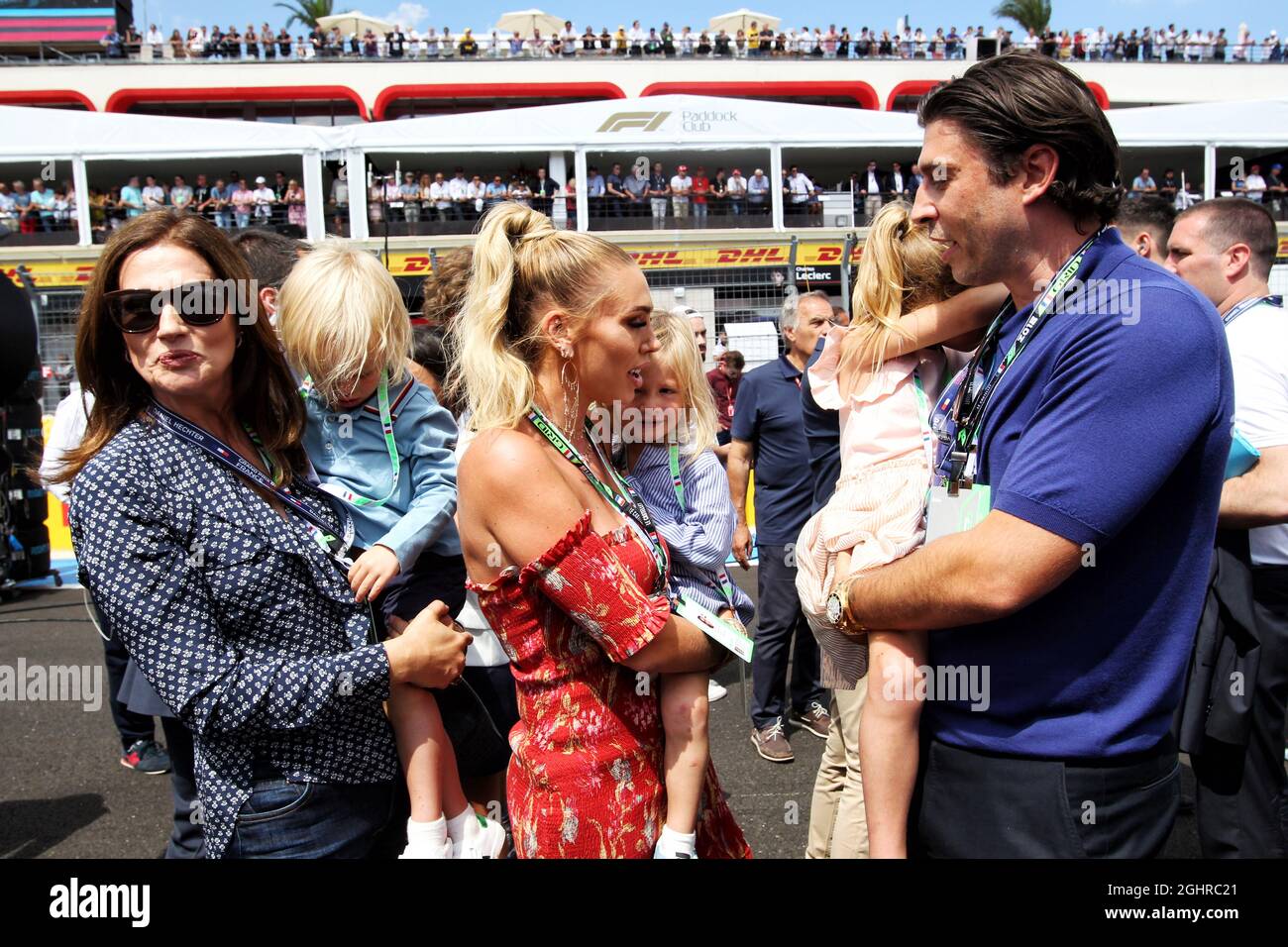 Slavica Ecclestone (CRO) sur la grille avec Petra Ecclestone (GBR), Sam Palmer, et les enfants, sur la grille. 24.06.2018. Championnat du monde de Formule 1, Rd 8, Grand Prix de France, Paul Ricard, France, Jour de la course. Le crédit photo doit être lu : images XPB/Press Association. Banque D'Images