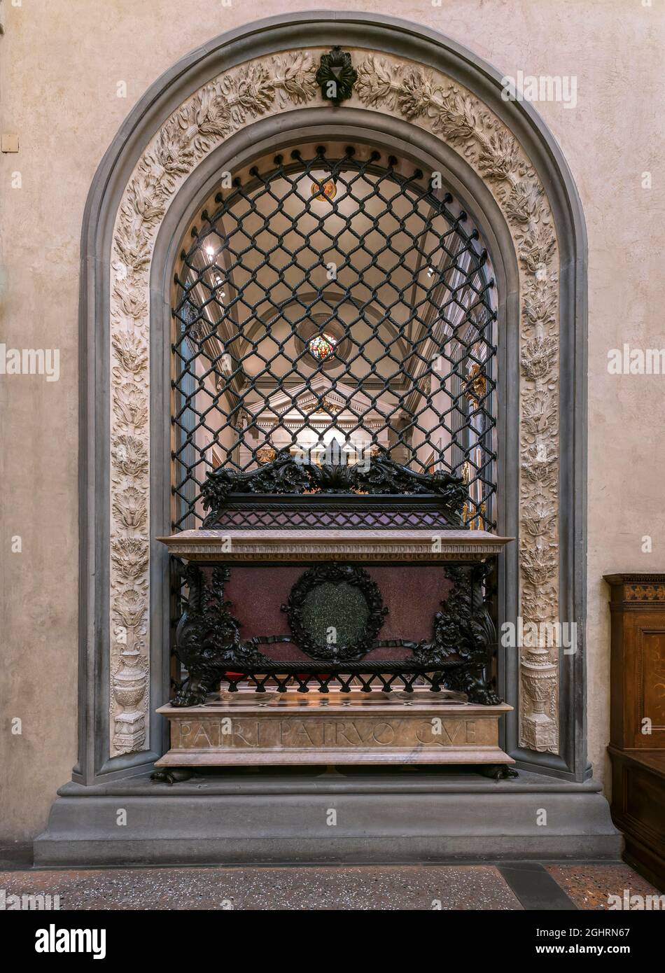 Double tombe de Gionanni de' Medici et Piero di Cosimo de' Medici, 1469-72, sculpteur Andrea Verrochio, Sagrestia Vecchia, Old Sacristy, Renaissance Banque D'Images