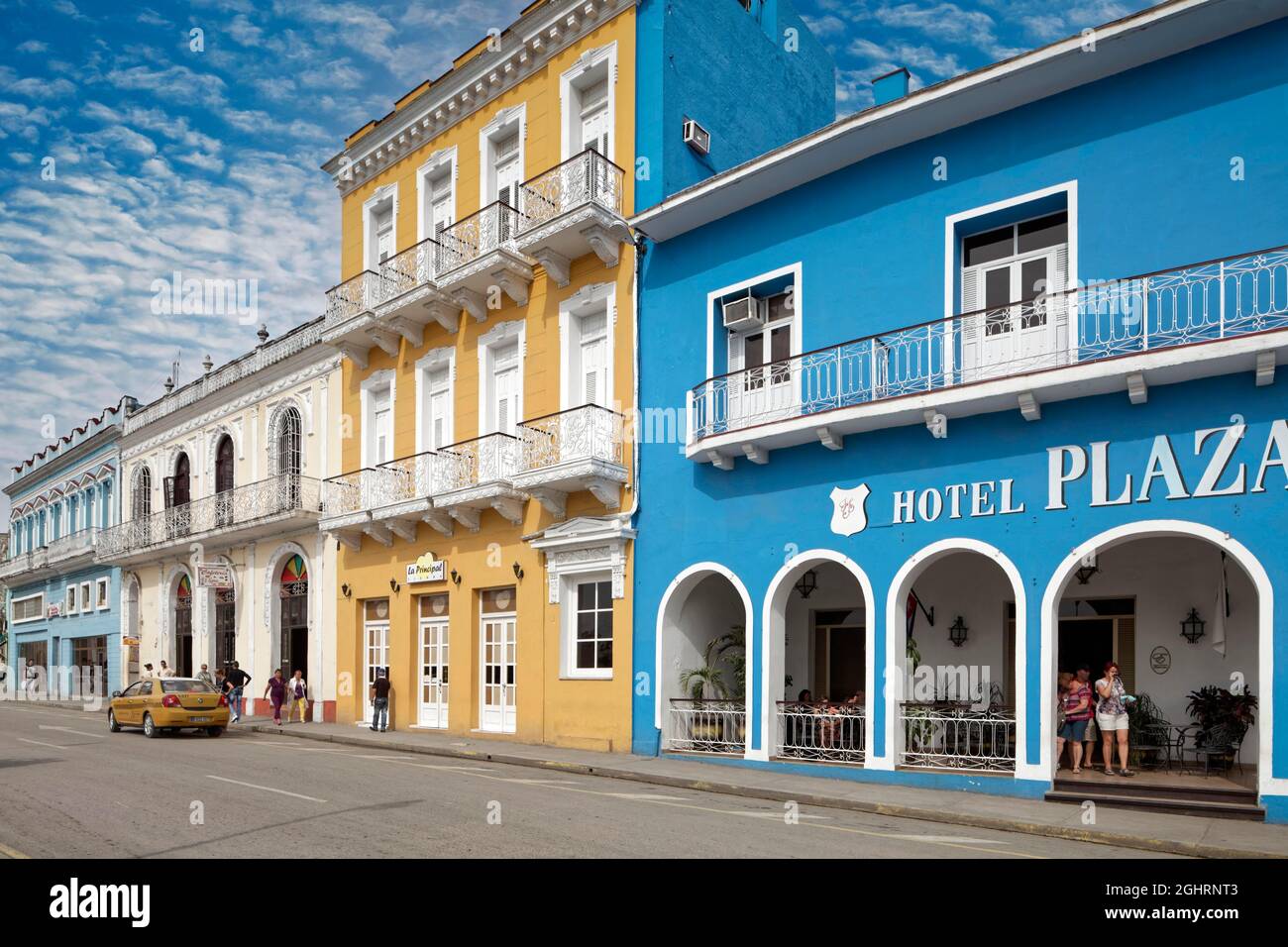 Maisons anciennes de l'époque coloniale espagnole au Parc Serafin Sanchez, Hôtel Plaza, Sancti Spiritus, Centre de Cuba, province Sancti Spiritus, Caraïbes Banque D'Images