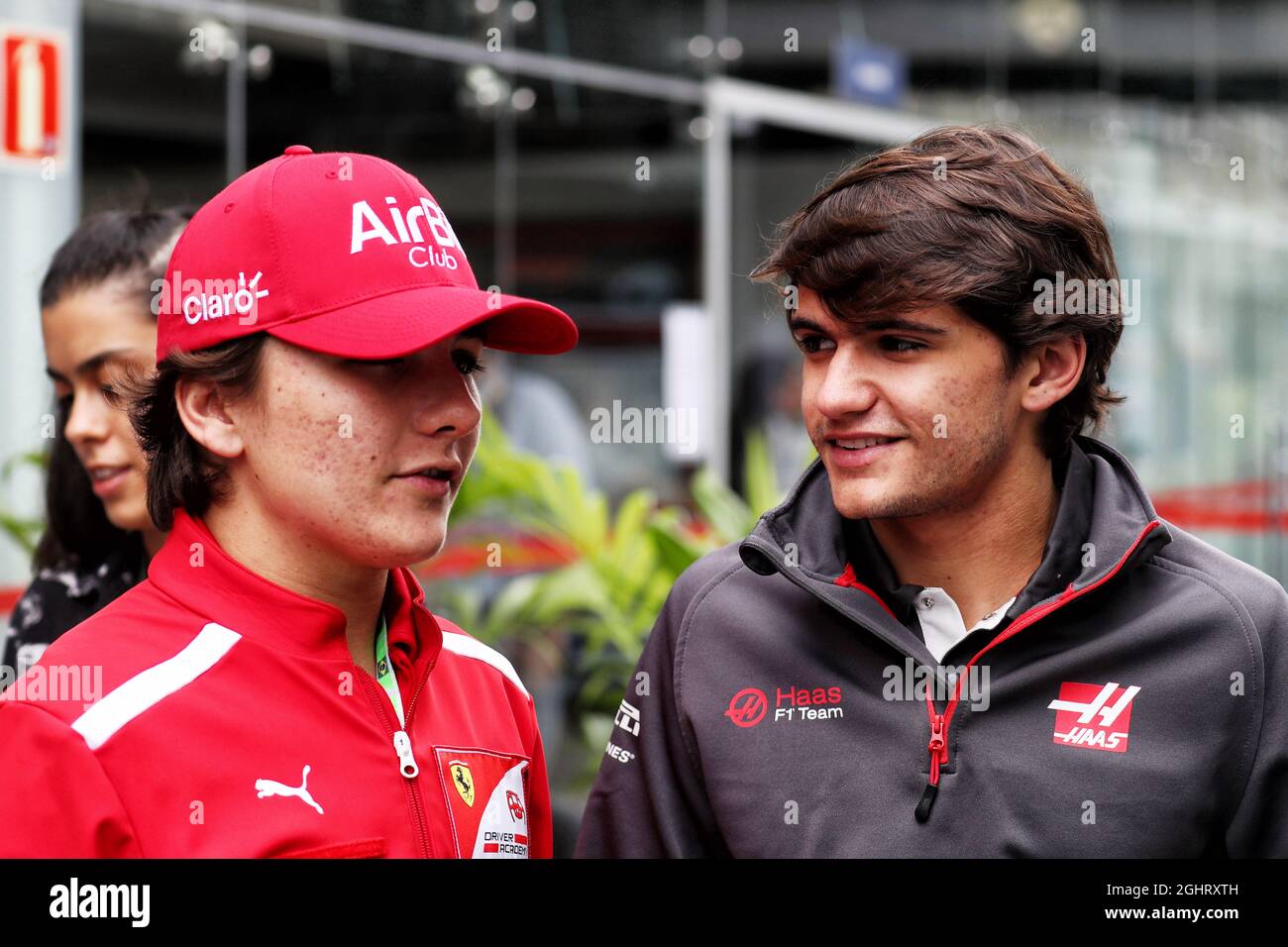 (De gauche à droite): Enzo Fittiapldi (BRA) pilote de Ferrari Academy avec Pietro Fittipaldi (BRA) pilote d'essai de l'écurie Haas F1 Team. 10.11.2018. Championnat du monde de Formule 1, Rd 20, Grand Prix brésilien, Sao Paulo, Brésil, Jour de qualification. Le crédit photo doit être lu : images XPB/Press Association. Banque D'Images