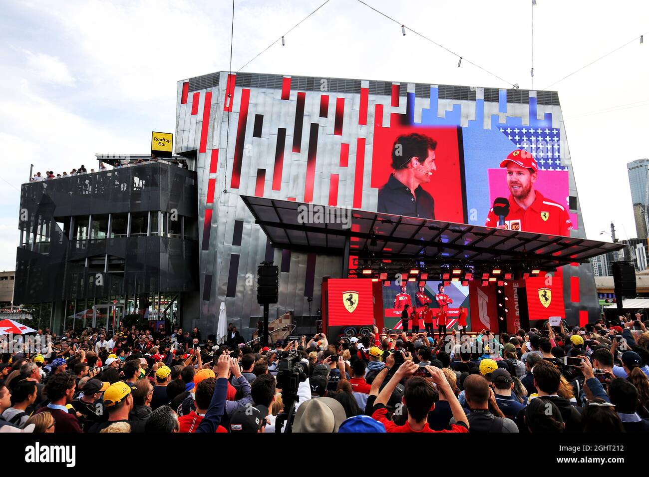 (De gauche à droite): Mark Webber (AUS) Channel 4 Presenter; Sebastian Vettel (GER) Ferrari; Mattia Binotto (ITA) Ferrari Team principal; et Charles Leclerc (mon) Ferrari, au lancement de la saison F1 sur la place de la Fédération. 13.03.2019. Championnat du monde de Formule 1, Rd 1, Grand Prix d'Australie, Albert Park, Melbourne, Australie, jour de préparation. Le crédit photo doit être lu : images XPB/Press Association. Banque D'Images