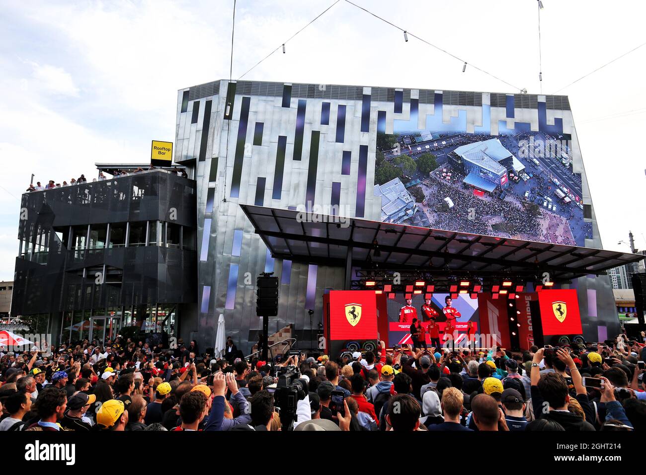 (De gauche à droite): Mark Webber (AUS) Channel 4 Presenter; Sebastian Vettel (GER) Ferrari; Mattia Binotto (ITA) Ferrari Team principal; et Charles Leclerc (mon) Ferrari, au lancement de la saison F1 sur la place de la Fédération. 13.03.2019. Championnat du monde de Formule 1, Rd 1, Grand Prix d'Australie, Albert Park, Melbourne, Australie, jour de préparation. Le crédit photo doit être lu : images XPB/Press Association. Banque D'Images
