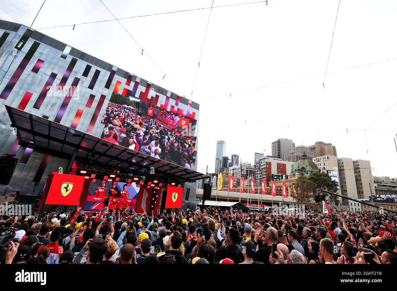 (De gauche à droite): Mark Webber (AUS) Channel 4 Presenter; Sebastian Vettel (GER) Ferrari; Mattia Binotto (ITA) Ferrari Team principal; et Charles Leclerc (mon) Ferrari, au lancement de la saison F1 sur la place de la Fédération. 13.03.2019. Championnat du monde de Formule 1, Rd 1, Grand Prix d'Australie, Albert Park, Melbourne, Australie, jour de préparation. Le crédit photo doit être lu : images XPB/Press Association. Banque D'Images