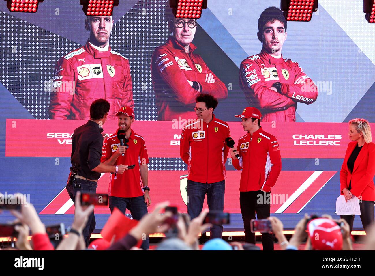 (De gauche à droite): Mark Webber (AUS) Channel 4 Presenter; Sebastian Vettel (GER) Ferrari; Mattia Binotto (ITA) Ferrari Team principal; et Charles Leclerc (mon) Ferrari, au lancement de la saison F1 sur la place de la Fédération. 13.03.2019. Championnat du monde de Formule 1, Rd 1, Grand Prix d'Australie, Albert Park, Melbourne, Australie, jour de préparation. Le crédit photo doit être lu : images XPB/Press Association. Banque D'Images