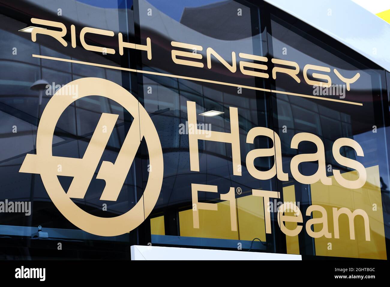 Logo de l'écurie Haas F1 Team avec la marque Rich Energy. 11.07.2019. Championnat du monde de Formule 1, Rd 10, Grand Prix de Grande-Bretagne, Silverstone, Angleterre, Journée de préparation. Le crédit photo doit être lu : images XPB/Press Association. Banque D'Images