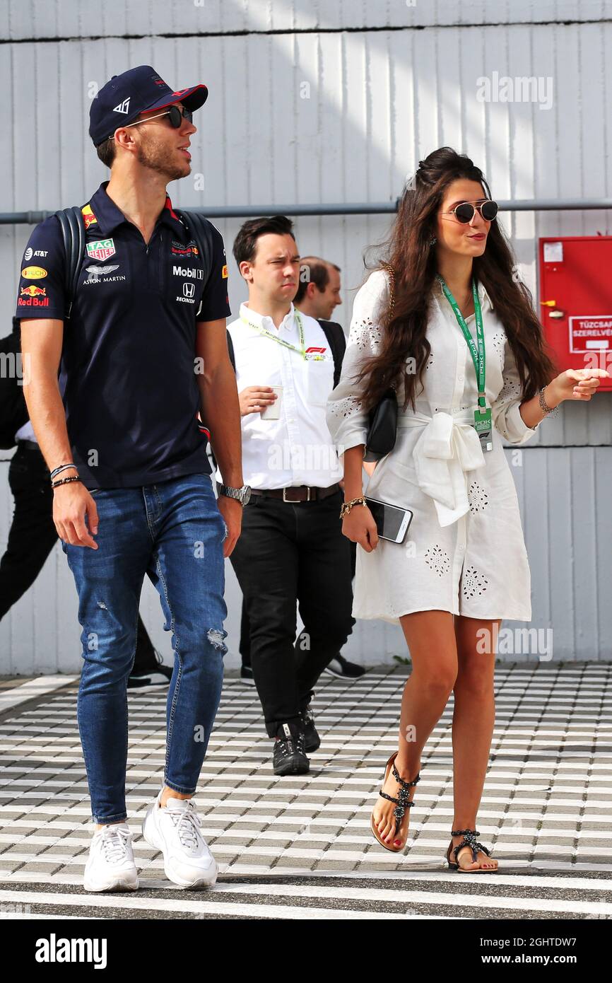 Pierre Gasly (FRA) Red Bull Racing avec sa petite amie Caterina Masetti Zannini. 02.08.2019. Championnat du monde de Formule 1, Rd 12, Grand Prix de Hongrie, Budapest, Hongrie, Journée d'entraînement. Le crédit photo doit être lu : images XPB/Press Association. Banque D'Images