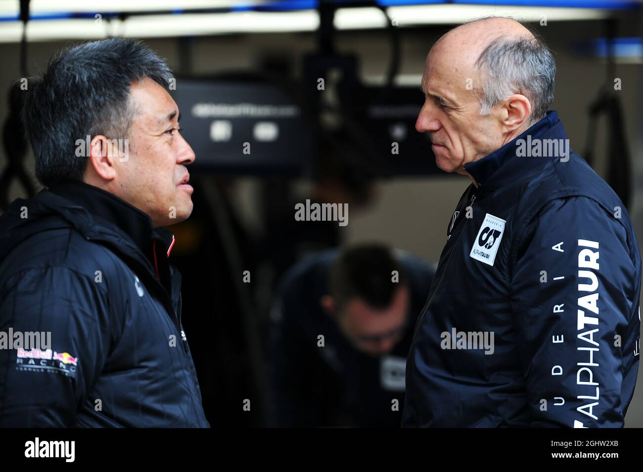 (De gauche à droite) : Masashi Yamamoto (JPN) Honda Racing F1 Directeur général avec Franz Tost (AUT) AlphaTauri Directeur de l'équipe. 27.02.2020. Test de Formule 1, deuxième jour, Barcelone, Espagne. Jeudi. Le crédit photo doit être lu : images XPB/Press Association. Banque D'Images