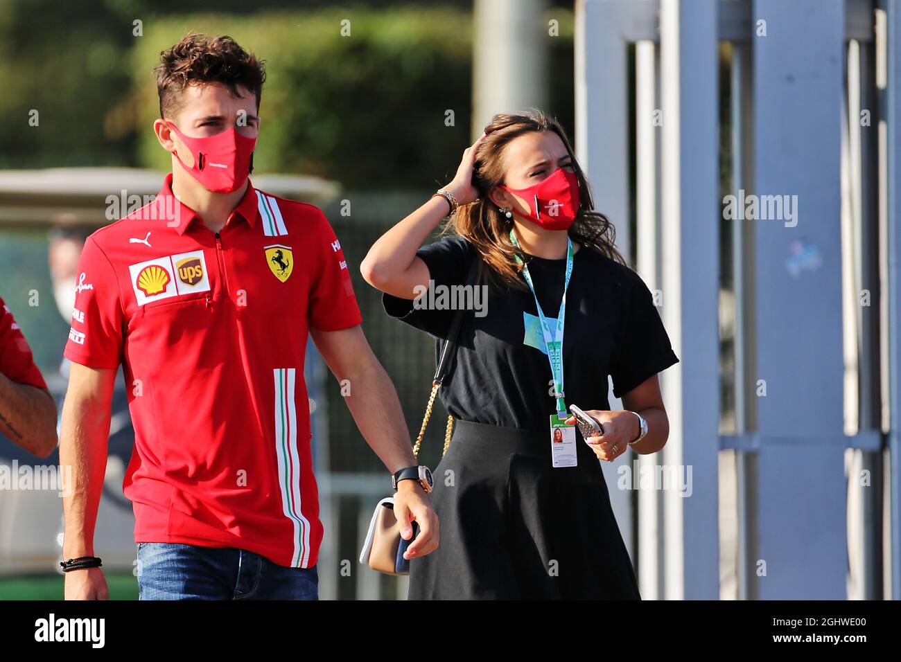 Charles Leclerc (mon) Ferrari avec sa petite amie Charlotte sine (mon). 04.09.2020. Championnat du monde de Formule 1, Rd 8, Grand Prix d'Italie, Monza, Italie, Journée d'entraînement. Le crédit photo doit être lu : images XPB/Press Association. Banque D'Images