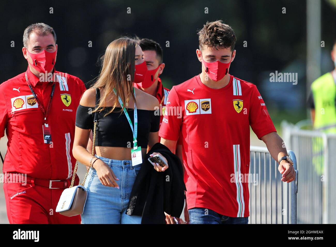 Charles Leclerc (mon) Ferrari avec sa petite amie Charlotte sine (mon). 05.09.2020. Championnat du monde de Formule 1, Rd 8, Grand Prix d'Italie, Monza, Italie, Jour de qualification. Le crédit photo doit être lu : images XPB/Press Association. Banque D'Images