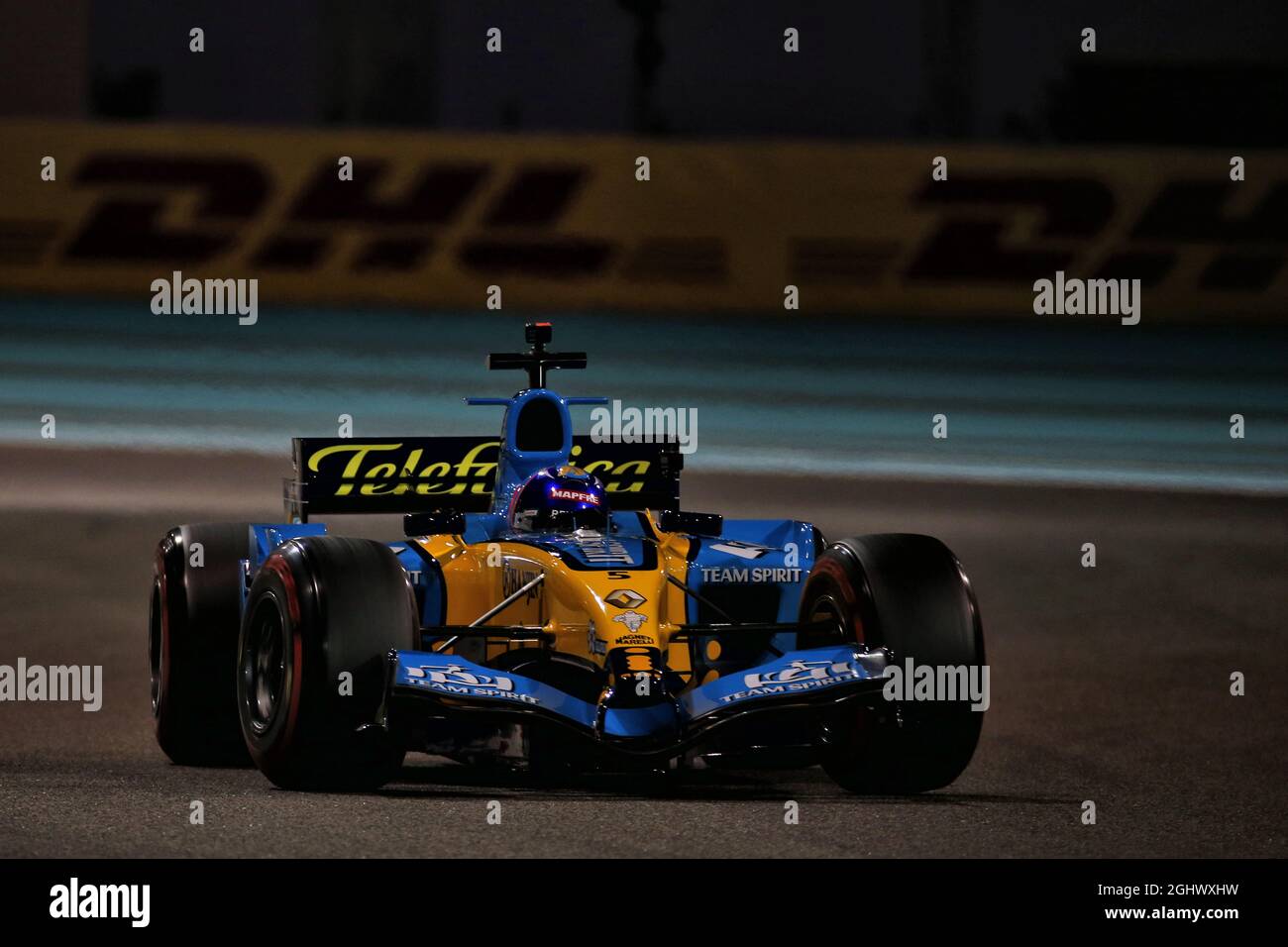 Fernando Alonso (ESP) Renault F1 Team dans la Renault R25 2005. 12.12.2020. Formula 1 World Championship, Rd 17, Grand Prix d'Abu Dhabi, circuit Yas Marina, Abu Dhabi, Journée de qualification. Le crédit photo doit être lu : images XPB/Press Association. Banque D'Images