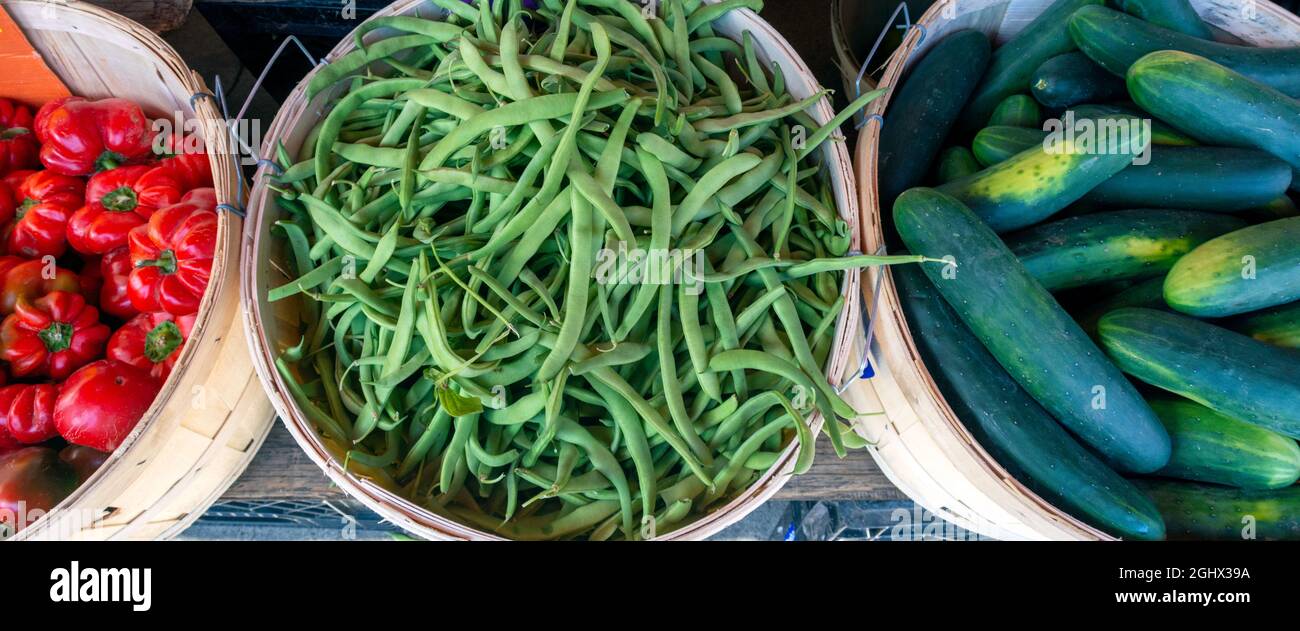 La culture de bannière alimentaire de légumes frais sur le marché. Banque D'Images