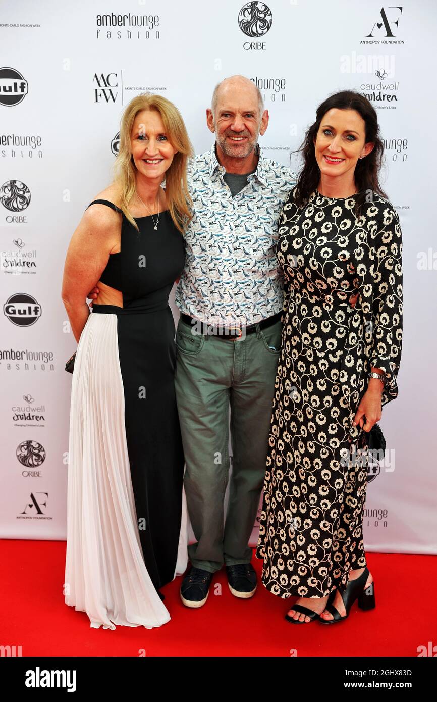 De Gauche A Droite Sonia Irvine Gbr Avec Adrian Newey Gbr Directeur Technique De Red Bull Racing Et Sa Femme Amanda Newey Gbr Au Salon Amber Fashion Show 21 05 21 Championnat Du