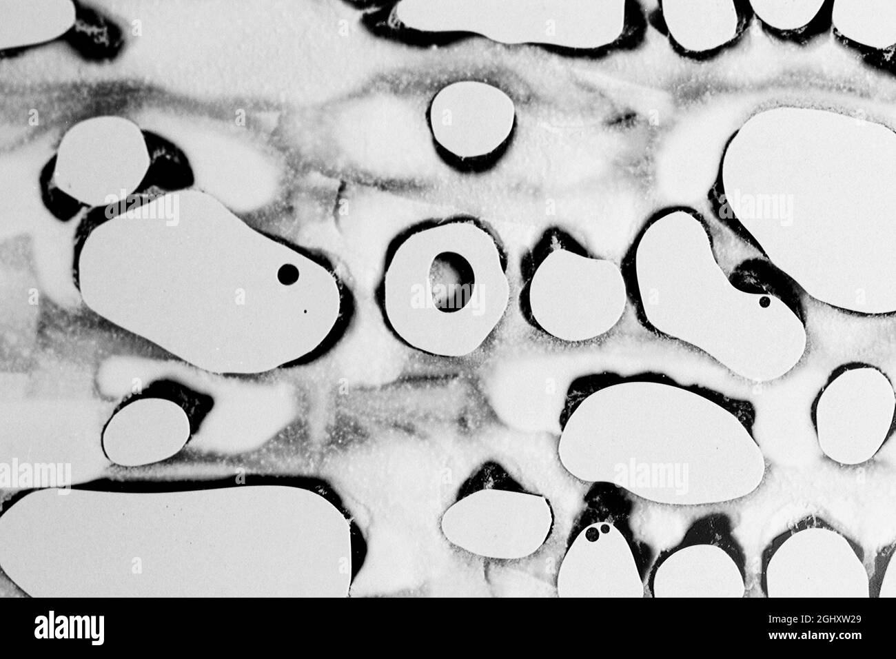 Résumé fond aquarelle dessiné à la main, taches aquarelles entre les verres humides. Objectif macro utilisé. Banque D'Images