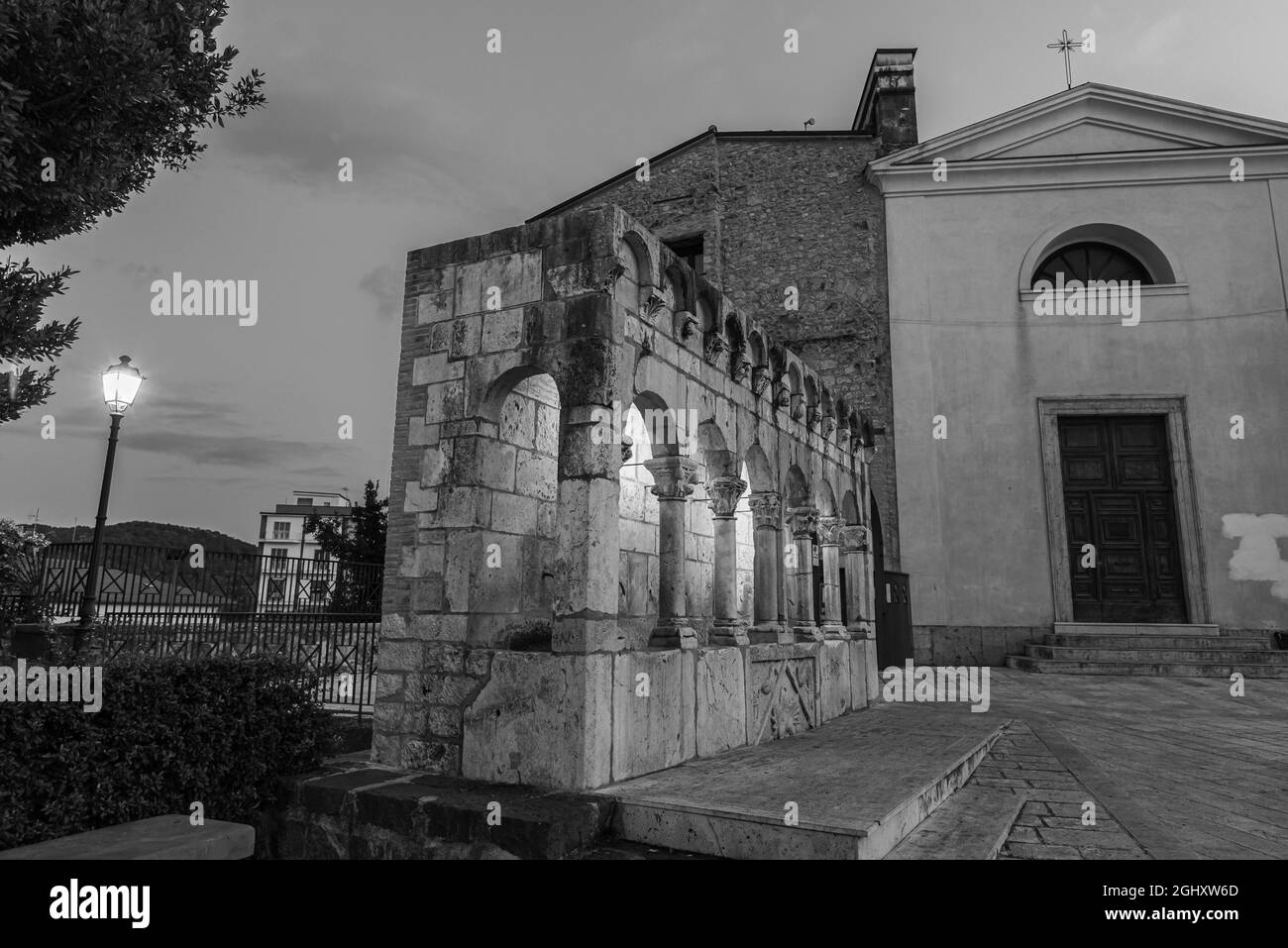 La Fontana Fraterna (ou Fontana della Fraterna, Fontana della Concezione, fontaine de la Sette Cannelle ou simplement Fraterna) est un public élégant Banque D'Images