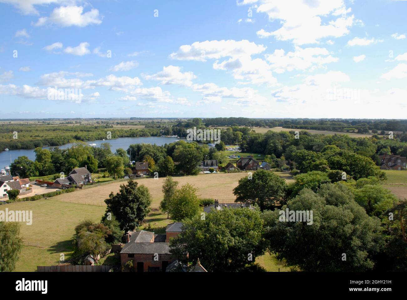 Vue sur une partie des Norfolk Broads et la campagne environnante, Norfolk, Angleterre, vue depuis le sommet de la tour de l'église de Saint Helen, Ranworth Banque D'Images