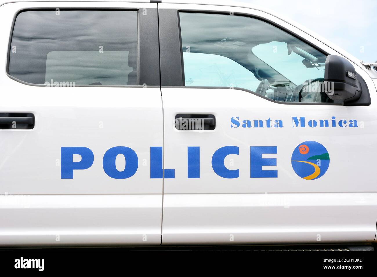 SANTA MONICA, CALIFORNIE - 15 MAI 2021 : gros plan d'un véhicule de police de Santa Monica. Banque D'Images