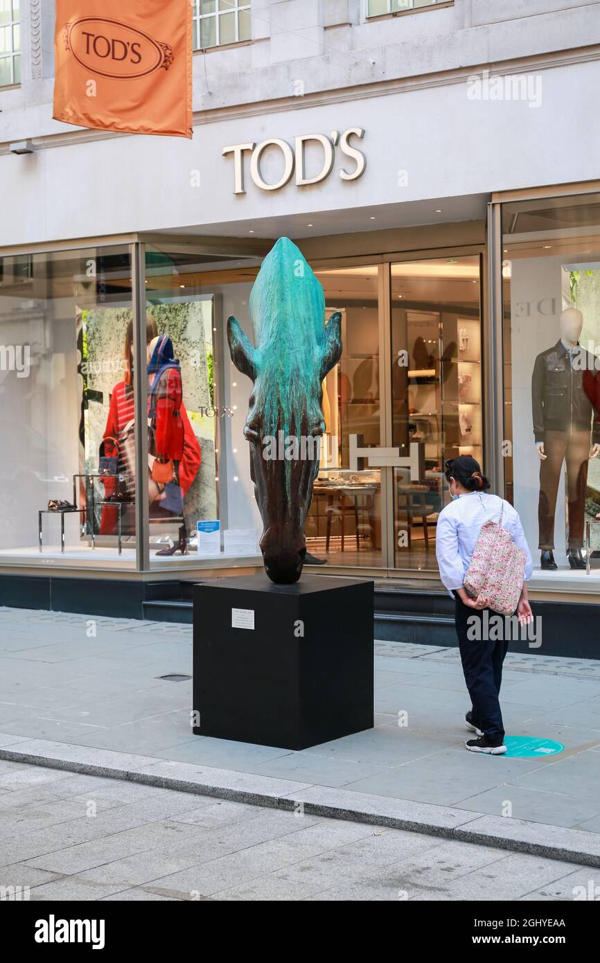 Londres, Royaume-Uni. 07 septembre 2021. 'Art à Mayfair'. Sculpture ‘Still Water’ de NIC Fiddian-Green sur Old Bond Street. Crédit: Waldemar Sikora Banque D'Images