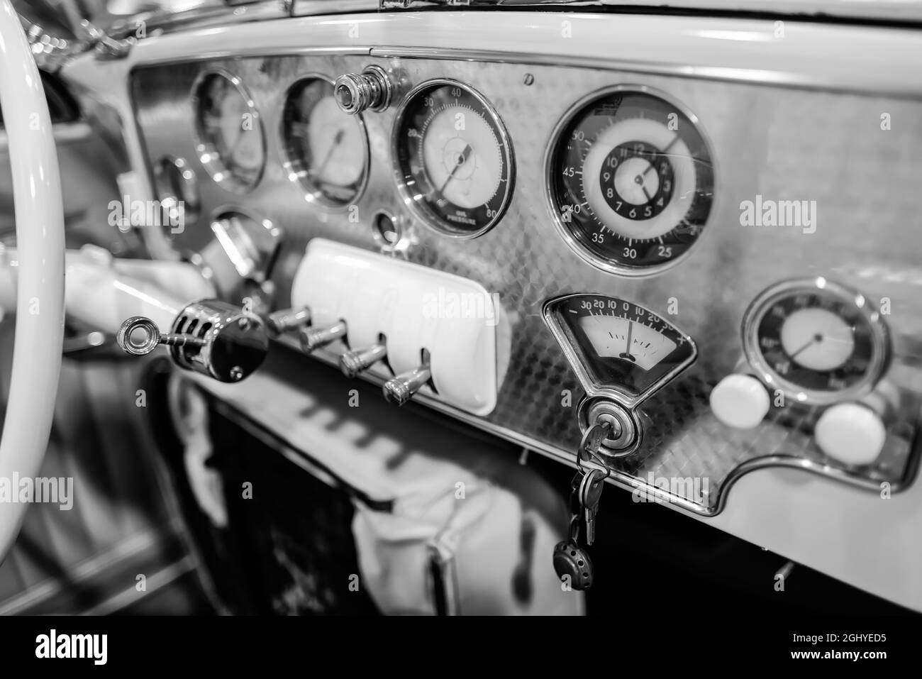 Tableau de bord intérieur de voiture vintage et classique Banque D'Images