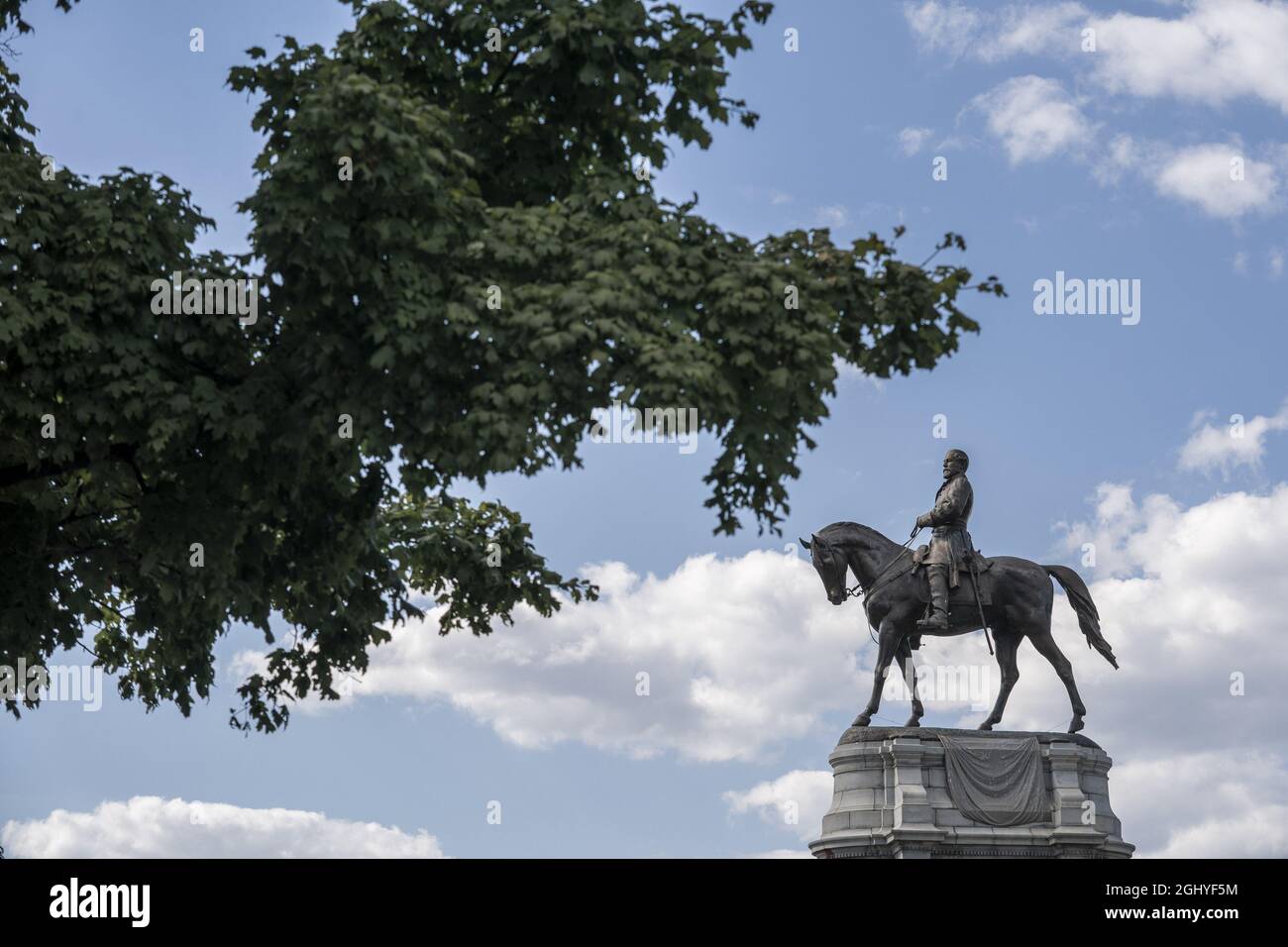 Richmond, États-Unis. 07septembre 2021. La statue de Robert E. Lee est vue la veille de son retrait à Richmond, en Virginie, le mardi 7 septembre 2021. La statue du général confédéré Robert E. Lee sera rebuée mercredi comme symbole de l'injustice raciale, plus de 130 ans après sa fondation en hommage au chef de la guerre civile du Sud. Photo de Ken Cedeno/UPI crédit: UPI/Alay Live News Banque D'Images