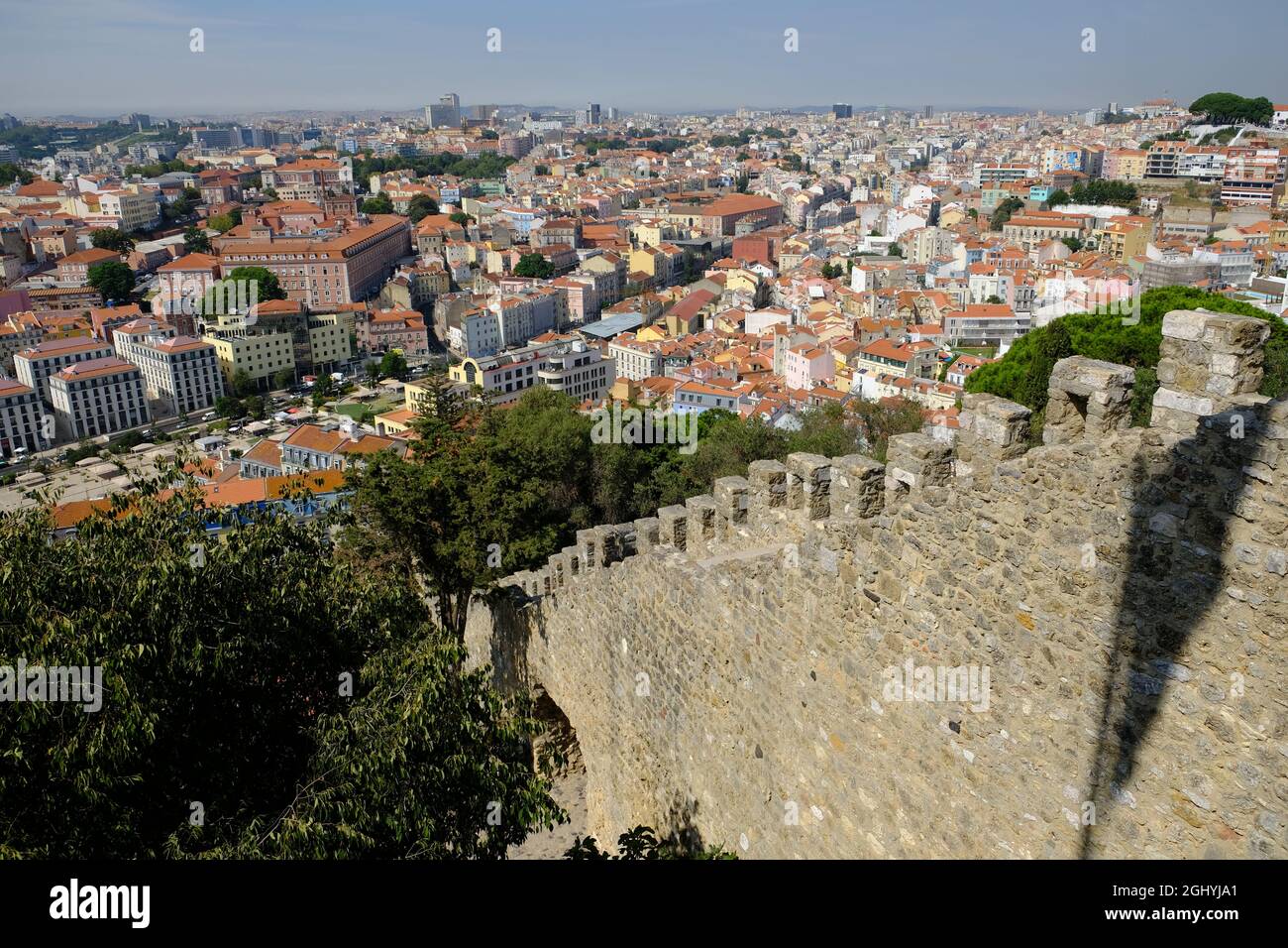 Portugal Lisbonne - profil du château de Sao Jorge vue sur le centre historique Banque D'Images